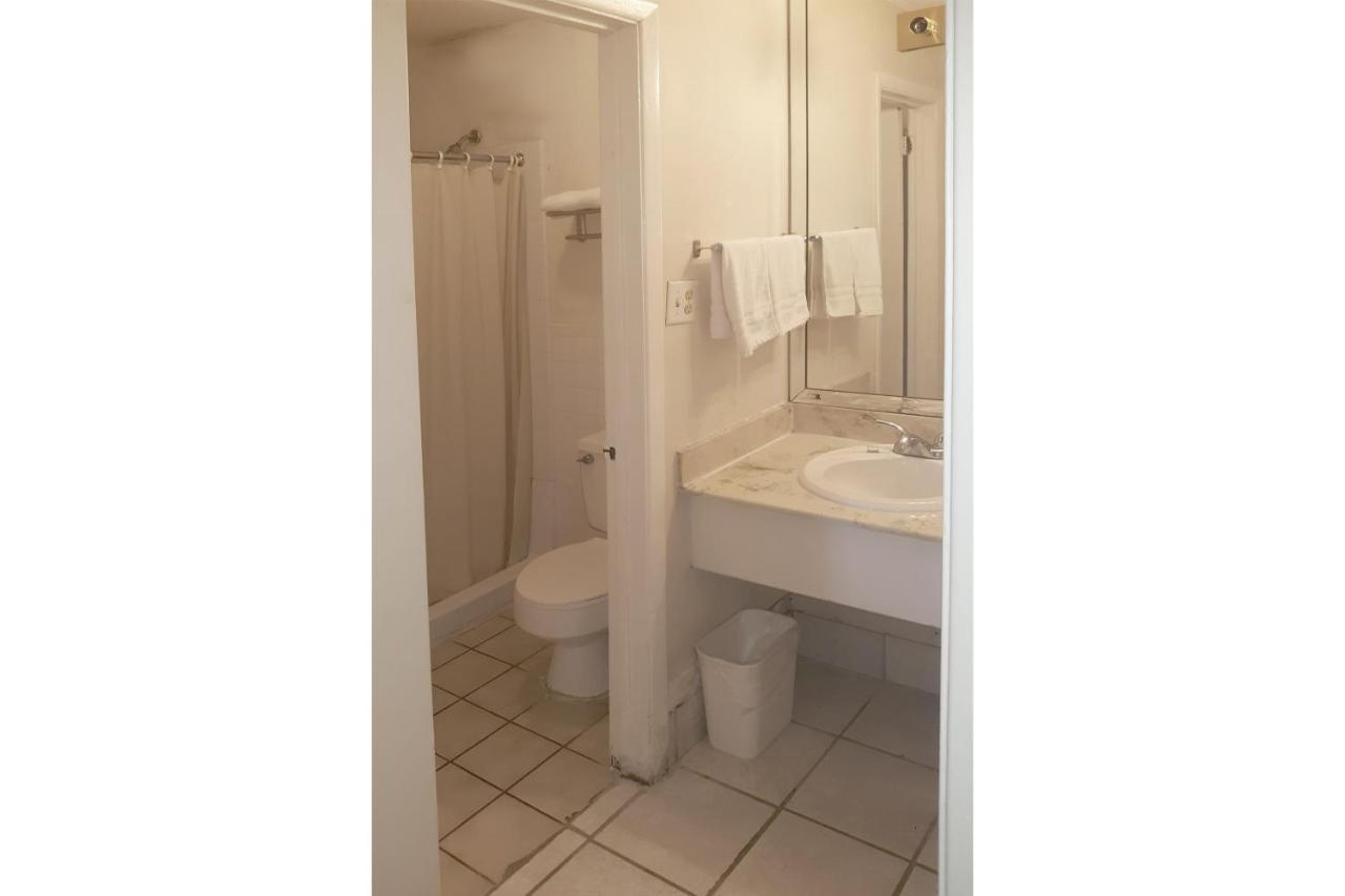 Rest Inn - Extended Stay, I-40 Airport, Wedding & Event Center Amarillo Exterior foto